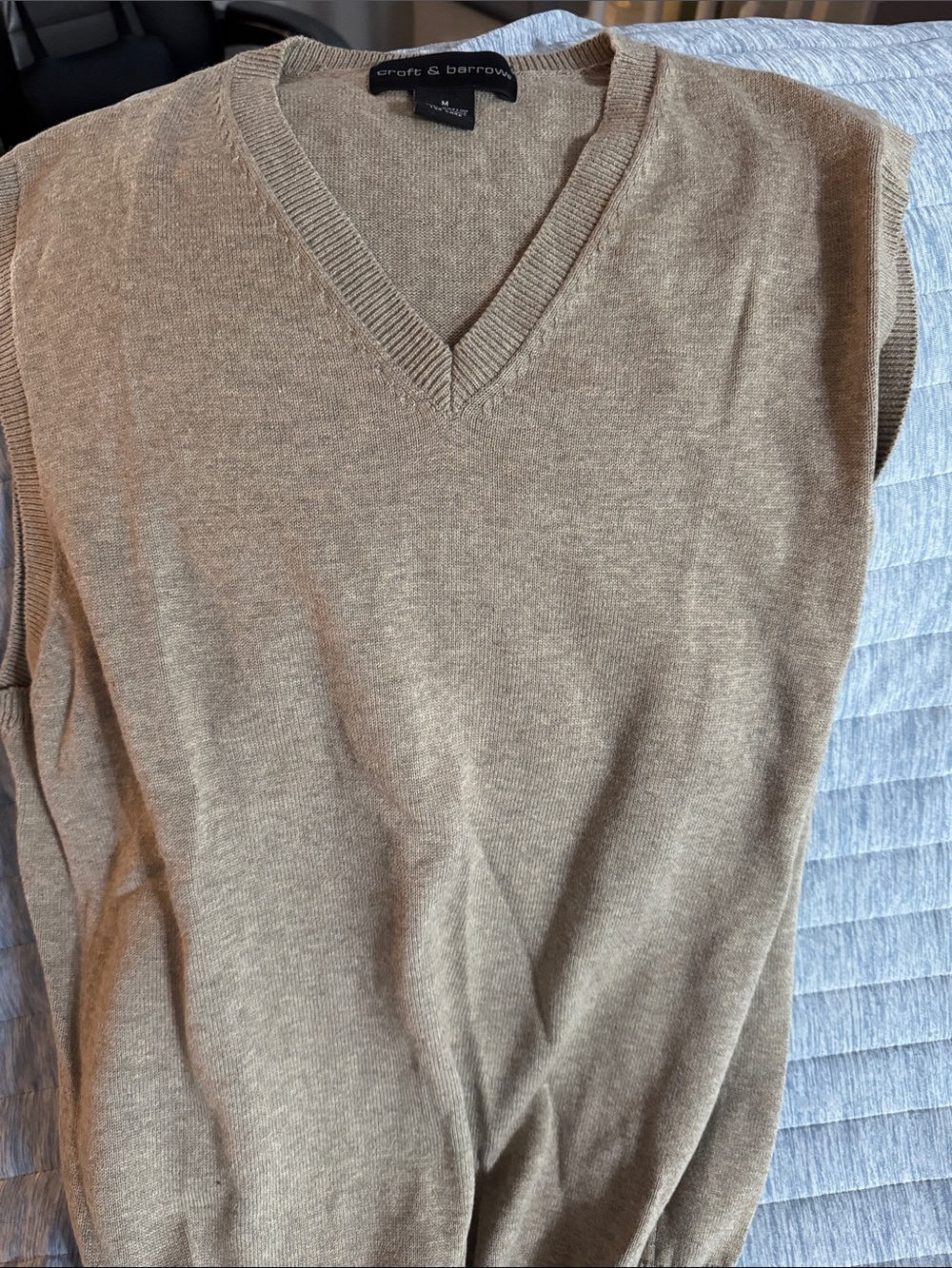croft & barrow Men's V-Neck Sweater Vest in Light Tan